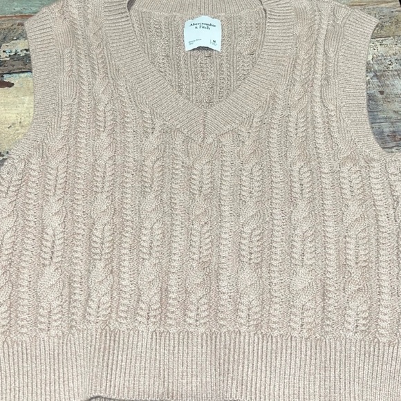 Abercrombie & fitch cable v-neck sweater vest with side notch size M - Picture 3 of 4